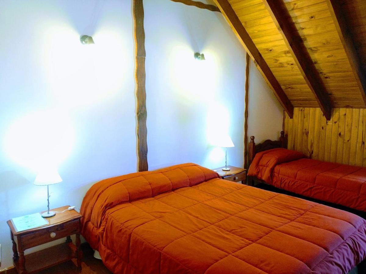 Constantino Hostel By Lo De Guille El Chalten Exterior photo
