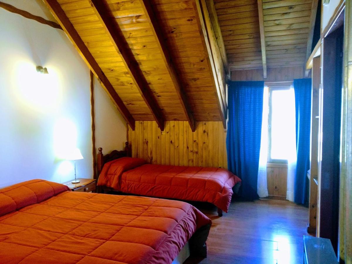 Constantino Hostel By Lo De Guille El Chalten Exterior photo