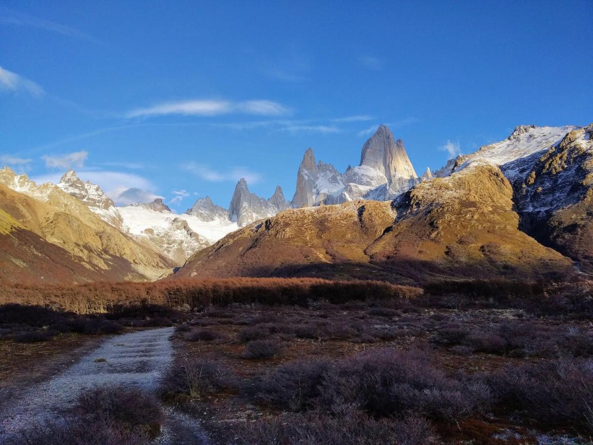 Constantino Hostel By Lo De Guille El Chalten Exterior photo